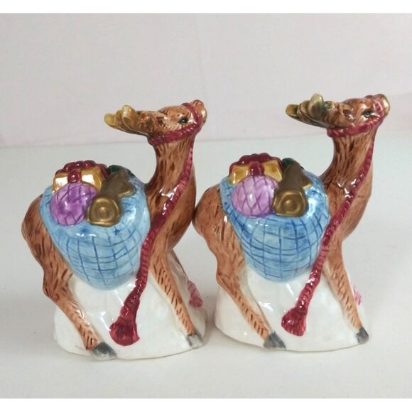 Vintage The Season's Collection Reindeer Carrying Presents Salt & Pepper Shakers - Picture 3 of 7